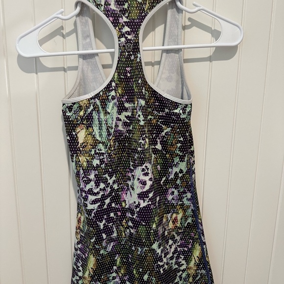 Lululemon Tank size 4 - Picture 2 of 3